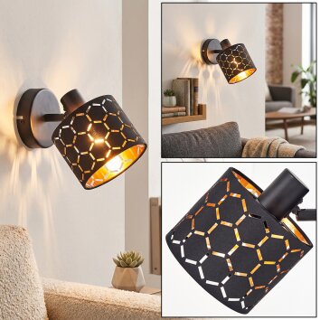 Foco de pared moderno Alsen con pantalla dorada y negra de metal perforado, orientable
